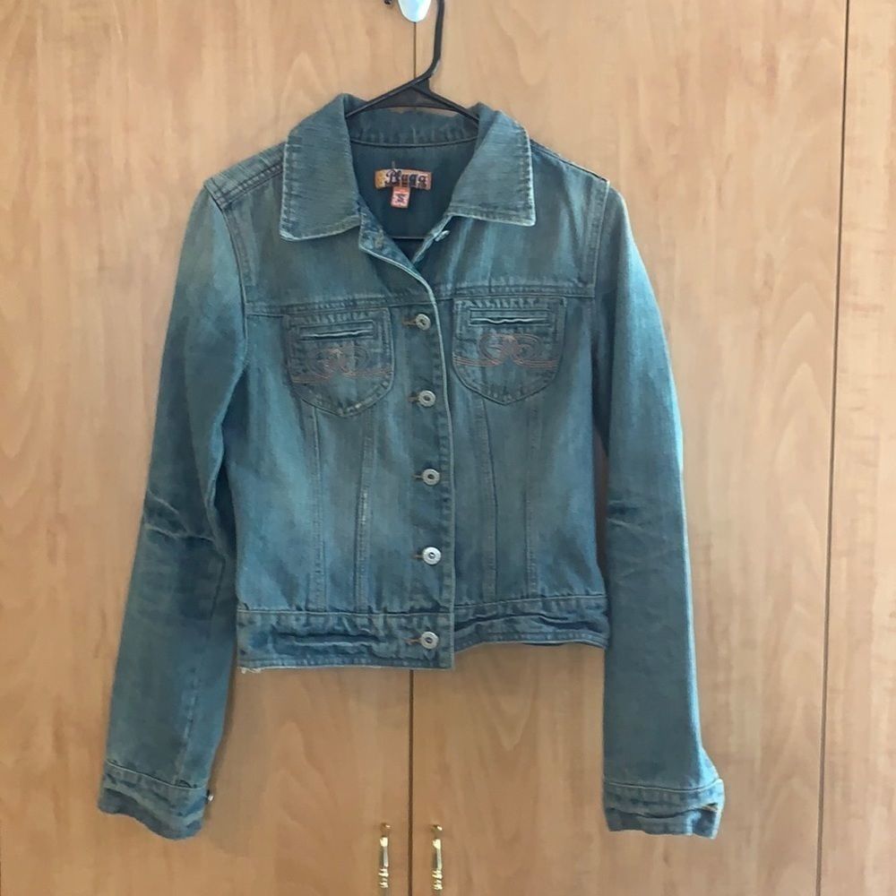 Plug denim jacket small embroidered pockets back